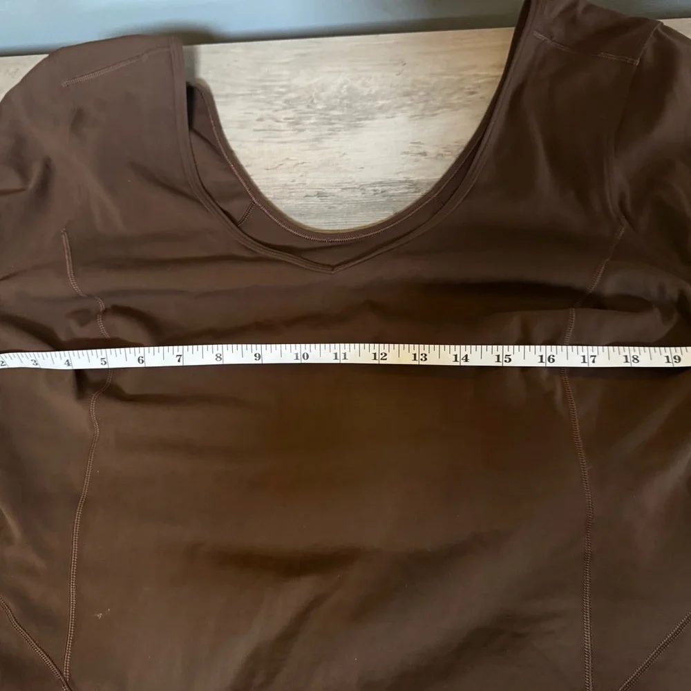 lululemon athletica Chocolate Long Sleeve Top - Picture 5 of 6
